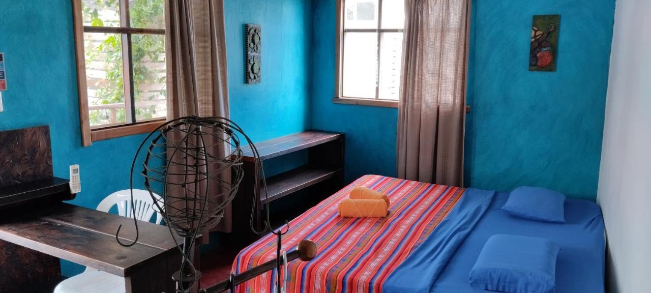 Galapagos Morning Glory Hostel ปูแอร์โตอาโยรา ภายนอก รูปภาพ