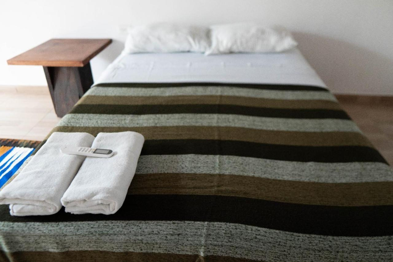 Galapagos Morning Glory Hostel ปูแอร์โตอาโยรา ภายนอก รูปภาพ