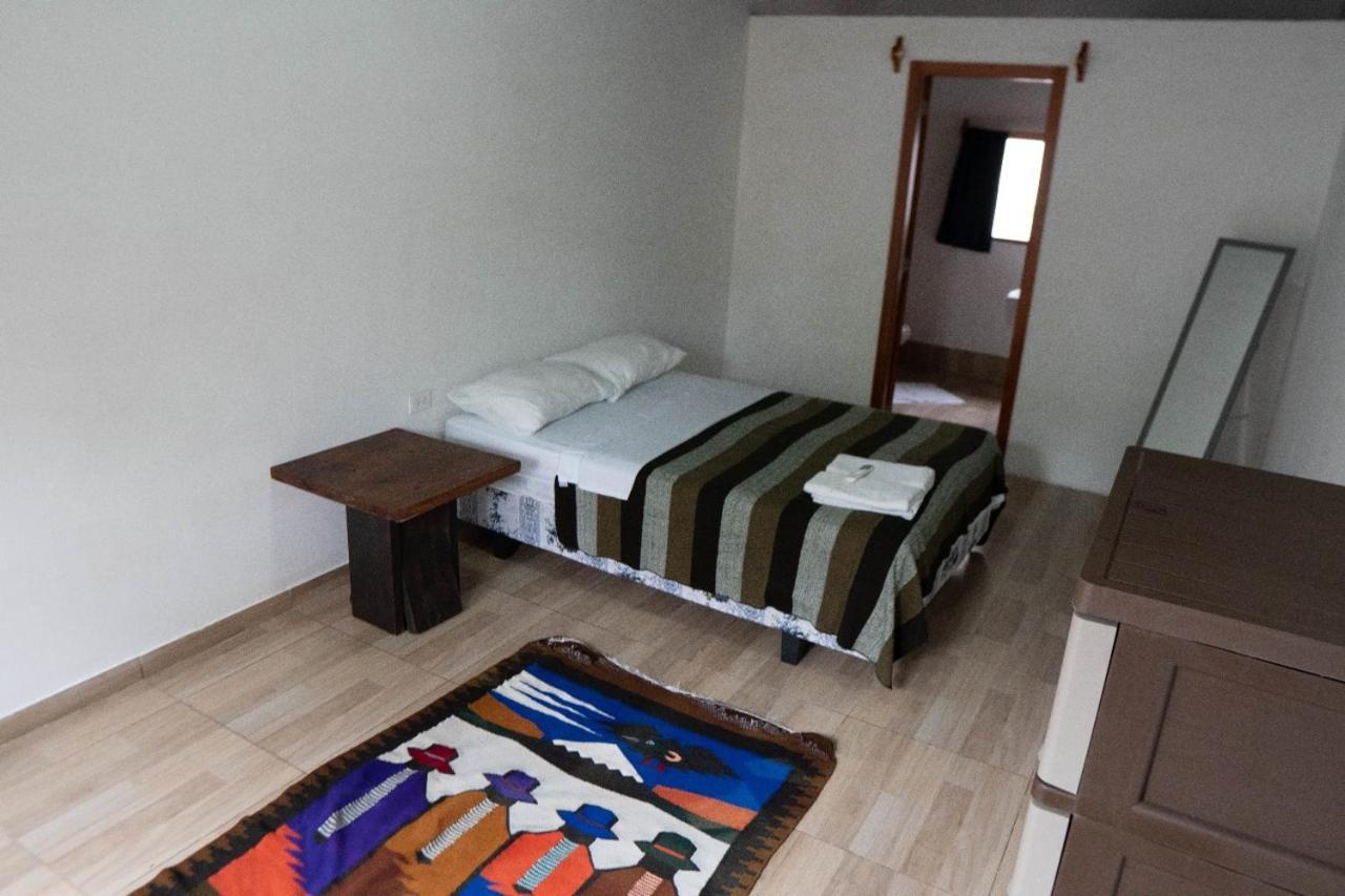 Galapagos Morning Glory Hostel ปูแอร์โตอาโยรา ภายนอก รูปภาพ