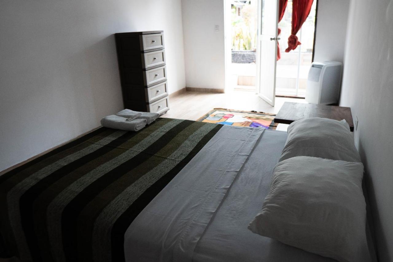Galapagos Morning Glory Hostel ปูแอร์โตอาโยรา ภายนอก รูปภาพ