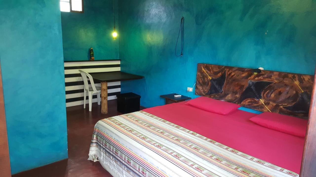 Galapagos Morning Glory Hostel ปูแอร์โตอาโยรา ภายนอก รูปภาพ