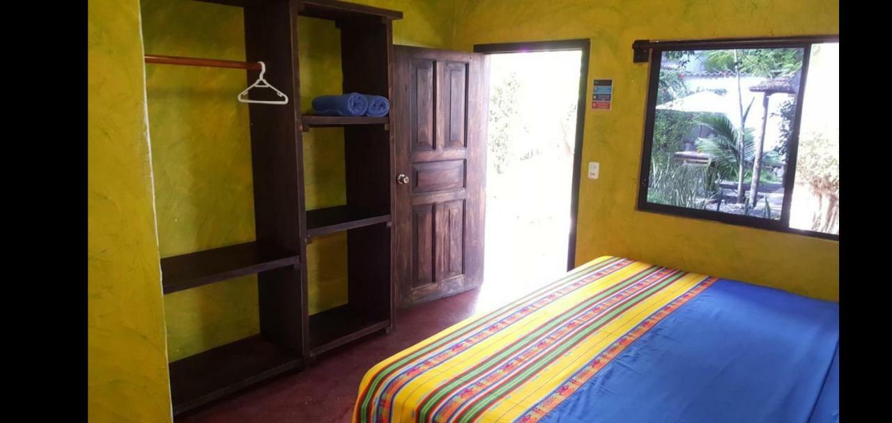 Galapagos Morning Glory Hostel ปูแอร์โตอาโยรา ภายนอก รูปภาพ