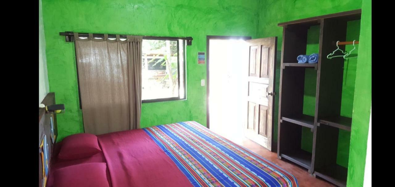 Galapagos Morning Glory Hostel ปูแอร์โตอาโยรา ภายนอก รูปภาพ