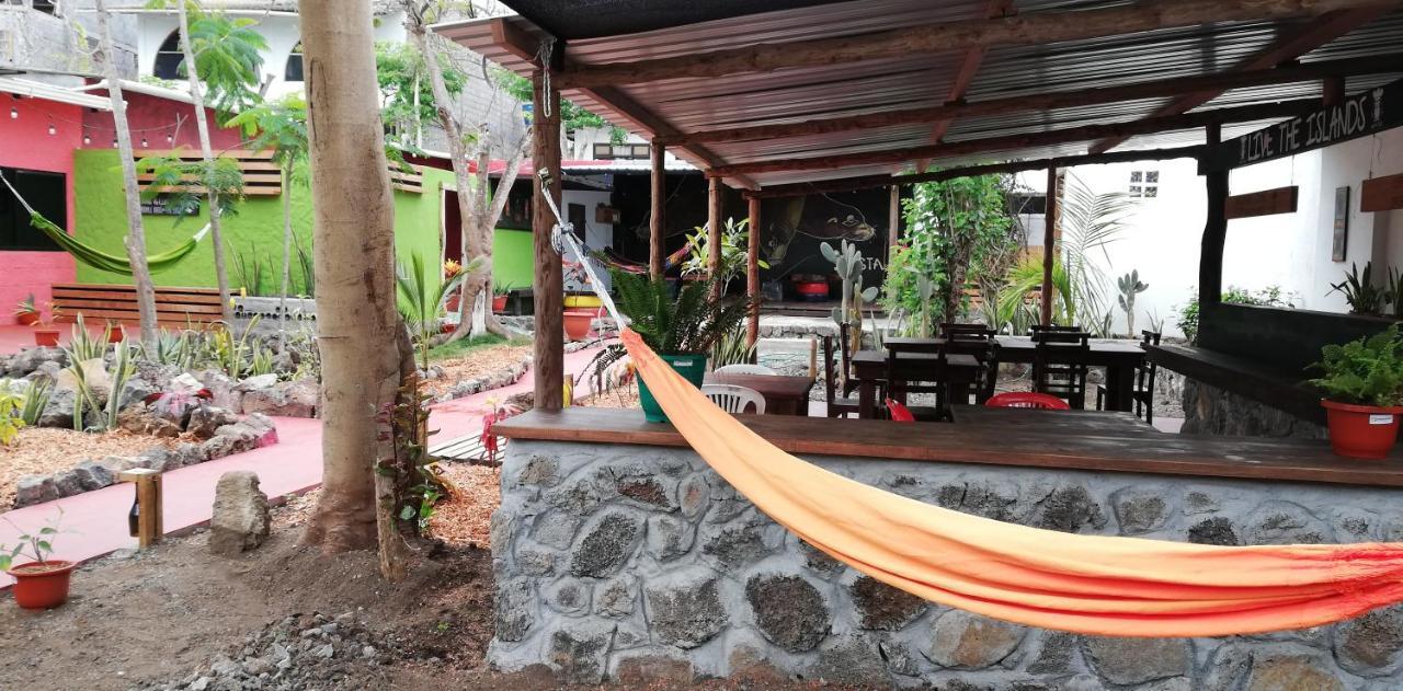 Galapagos Morning Glory Hostel ปูแอร์โตอาโยรา ภายนอก รูปภาพ